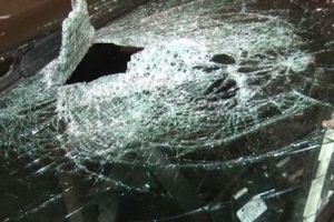 Bătălie ca-n filme între clanurile de romi. Scene incredibile în centrul unui oraş