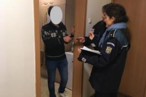 Controale în cămine la Cluj. Studenţii s-au trezit cu poliţia la uşă FOTO