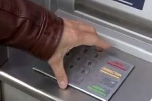 Dosar penal pentru un bărbat din Blaj. A distrus  tastatura unui aparat ATM aparţinând unei unităţi bancare din oraş