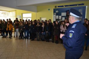 Jandarmii sunt alături de elevi la ŞCOALA ALTFEL