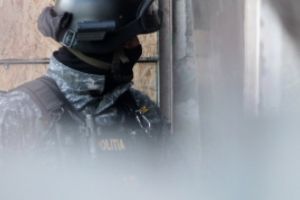 DIICOT a dat LOVITURA: Grup infracţional suspect de fraude informatice pe creditele on-line, DESTRUCTURAT. Percheziţii MASIVE în Prahova