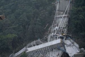 TRAGEDIE! Un pod S-A PRĂBUŞIT. Autorităţile sunt în ALERTĂ. Care este BILANŢUL VICTIMELOR