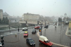 Ninsoare peste Oradea: Utilajele şi muncitorii RER au ieşit la deszăpezit (FOTO)