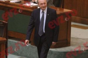 BĂSESCU îl îndeamnă pe IOHANNIS la ȘAH MAT împotriva GUVERNULUI PSD: „Jucaţi, domnule preşedinte!” 