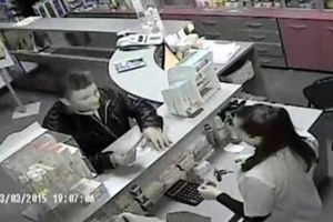 Recidivist, depistat de poliţiştii din Slănic după ce a înşelat 3 persoane prin metoda ”şmen”