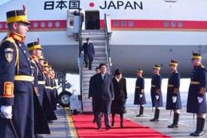 Euronews: Premierul Japoniei a calatorit 8.700 de km, dar omologul sau roman nu mai era in functie