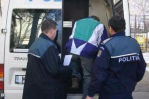 Poliţia Română, LOVITURĂ BRUTALĂ din partea unui OFIȚER. STENOGRAMA care a devenit VIRALĂ