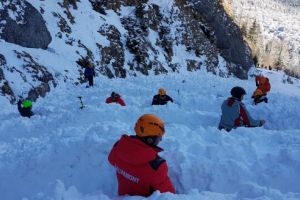 Tânărul dispărut în avalanşa din Bucegi era hunedorean. Salvamont Hunedoara a trimis opt angajaţi pentru a contribui la operaţiunile de căutare