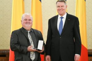 Dirijorul Corului „Vlăstarele Orăştiei”, decorat de preşedintele României