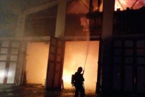 Un SERVICE din Galaţi, cuprins de FLĂCĂRI. Evenimentele s-au soldat cu VICTIME