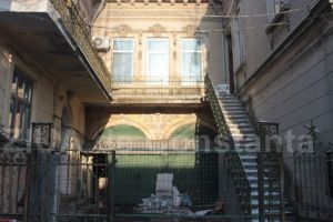 Mirosuri pestilentiale, sobolani si gandaci: O femeie din Constanta a dat in judecata Consiliul Local si cere relocarea cantinei sociale din Piata Grivitei (galerie foto+document)