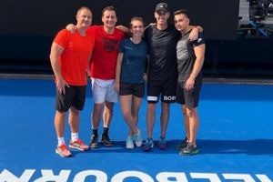 Ne-a dat emotii cu accidentarea: Simona Halep a trecut peste problemele medicale si s-a calificat in turul doi la Australian Open