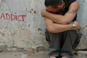 Nouă din zece elevi beau alcool. Consumul de droguri, îngrijorător de mare