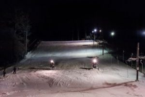 Pârtia de schi de la Şugaş Băi a fost redeschisă; stratul de zăpadă măsoară peste 30 de centimetri