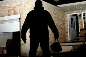 ATENTIE! Mii de furturi din case au loc în fiecare an. Ce greşeală fac românii