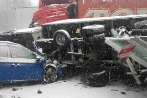 FOTO&VIDEO. Carnagiu pe autostradă. Sătmăreni prinşi în trafic