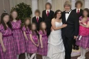 Incredibila poveste a copiilor ţinuţi în lanţuri de părinţi. Au păcălit pe toată lumea că sunt o familie fericită cu 13 copii