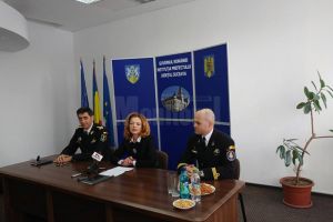 Reprezentanţii Forţelor Navale Române îi îndeamnă pe elevii suceveni să urmeze profesia ...