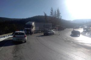 Doi bărbaţi au fost răniţi într-un accident petrecut pe Mestecăniş