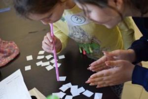 ”Fii bun şi după Crăciun”! Înscrie-te ca voluntar şi ajută copiii din orfelinate