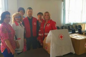 Maternitatea ploieşteană a primit 150 de asternuturi noi de la Crucea Rosie Prahova - FOTO