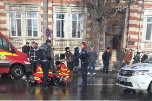 Femeie lovită de un taximetrist pe o trecere de pietoni din centrul Galaţiului