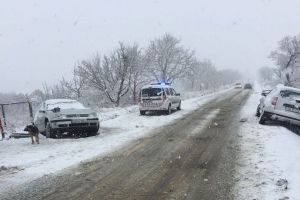 FOTO – Accident în Dealul Dăii. O femeie a fost rănită