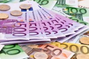 Euro ramane aproape de 4,66 lei