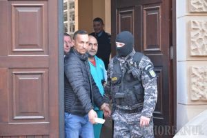 Orădeanul prins a treia oară fără permis la volan e un cunoscut interlop: David Berger are condamnări pentru furturi, infracţiuni rutiere, violenţe şi e judecat pentru trafic de droguri