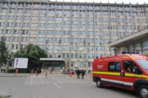 Care este starea bebelusului scapat in hazna la Nicolae Balcescu. Nou-nascutul, transportat de urgenta cu elicopterul SMURD