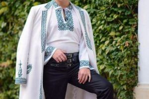 Solist, dirijor, manager şi absolvent de Teologie la 22 de ani