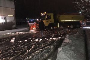 FOTO. Incident la Petreşti: Un TIR a acroşat un cablu electric