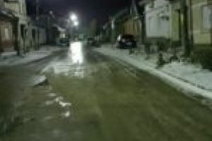 Poleiul de pe străzile Caransebeşului, poleit cu explicaţii administrative!