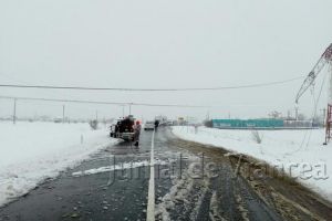 Viscolul a rupt un stâlp, între Focşani şi Odobeşti