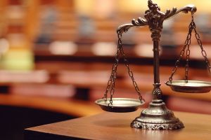 Mandat european de arestare pentru un băcăuan acuzat de furt şi fraudă electronică