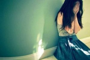 Poveste halucinantă cu un traficant şi o minoră racolată prin metoda ”lover-boy”. Tânăra a fost agresată şi obligată se se prostitueze într-un apartament din Alba Iulia