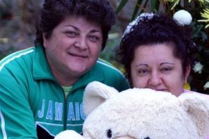 Două lesbiene, dintre care una e din Bistriţa, se vor căsători în Italia