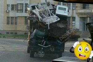 FOTO. Transport iresponsabil. La un pas de accident