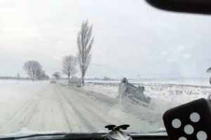 Conducătorii auto sunt sfătuiţi să plece la drum doar în cazuri urgente