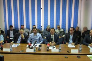 Peste 6.300 de cărţi funciare au fost eliberate gratuit pentru proprietarii terenurilor agricole din 15 comune din judeţul Dolj