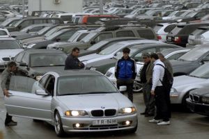 Lovitură! Samsarii de masini, SCUTITI de la plata impozitului de 10%