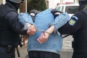 Un bărbat a tâlhărit şi VIOLAT o bătrână de 70 de ani. Ce au făcut poliţiştii este UIMITOR