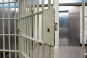 Ministrul Justitiei doreste acordarea de compensatii financiare detinutilor care executa pedepse in conditii necorespunzatoare