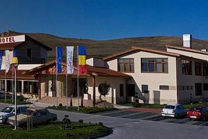 O nouă piscină se deschide din vară: La aniversarea a 10 ani, Hotel Astoria investeşte în cel mai nou Pool Park din Alba Iulia