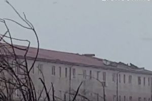 Vremea rea face ravagii la Eforie. Acoperisul de la blocurile cu locuinte sociale luat de vant