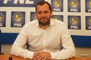 Răzvan Cadar: „Preşedintele PSD Arad dă exemplu de bună administraţie o comună care şi-a cheltuit bugetul pe trei ani pe coşuri de gunoi”
