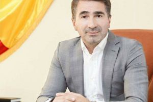 Liderul CJ Neamt, retinut de DNA. Ar fi incasat 100.000 de euro intr-o cafenea de lux din Bucuresti