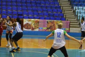 Prea mici în faţa campioanei