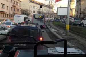 Trafic infernal în centrul Clujului: Am făcut 20 de minute din Piaţa Mihai Viteazu până la Teatru FOTO/VIDEO