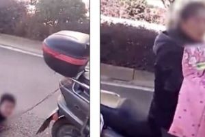 REVOLTĂTOR! O mamă şi-a legat copilul de scuter şi l-a târât. Motivul a SCANDALIZAT tot internetul - VIDEO